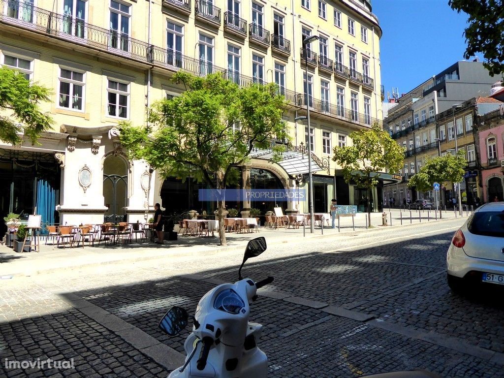 Apartamento T0 com terraço, ao Teatro Sá da Bandeira. Portugal, Porto
