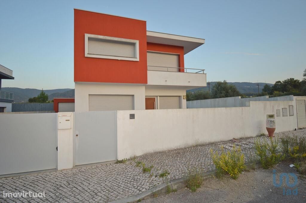 Casa T3 em Coimbra de 260,00 m2