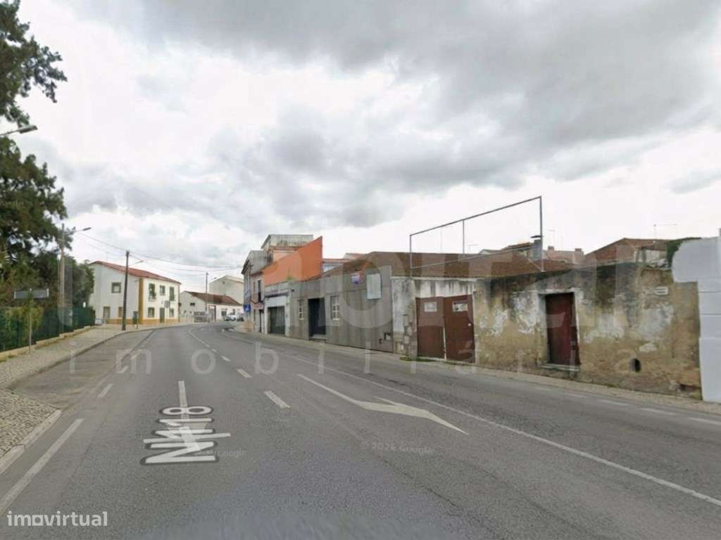 Armazém com Parqueamento na Estrada Nacional em Benavente-3