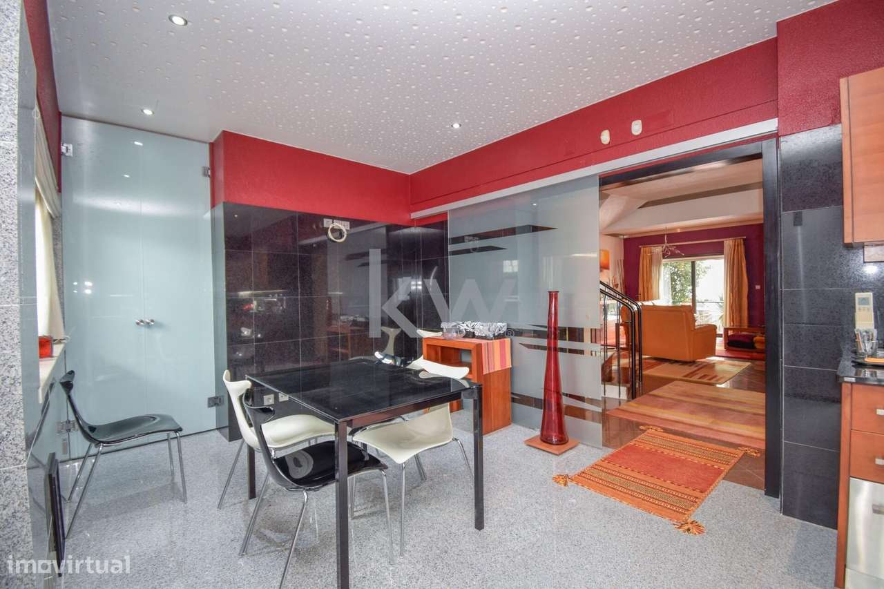 Moradia Independente T4 (3 suítes + 1 quarto) na Parede - Grande imagem: 5/60