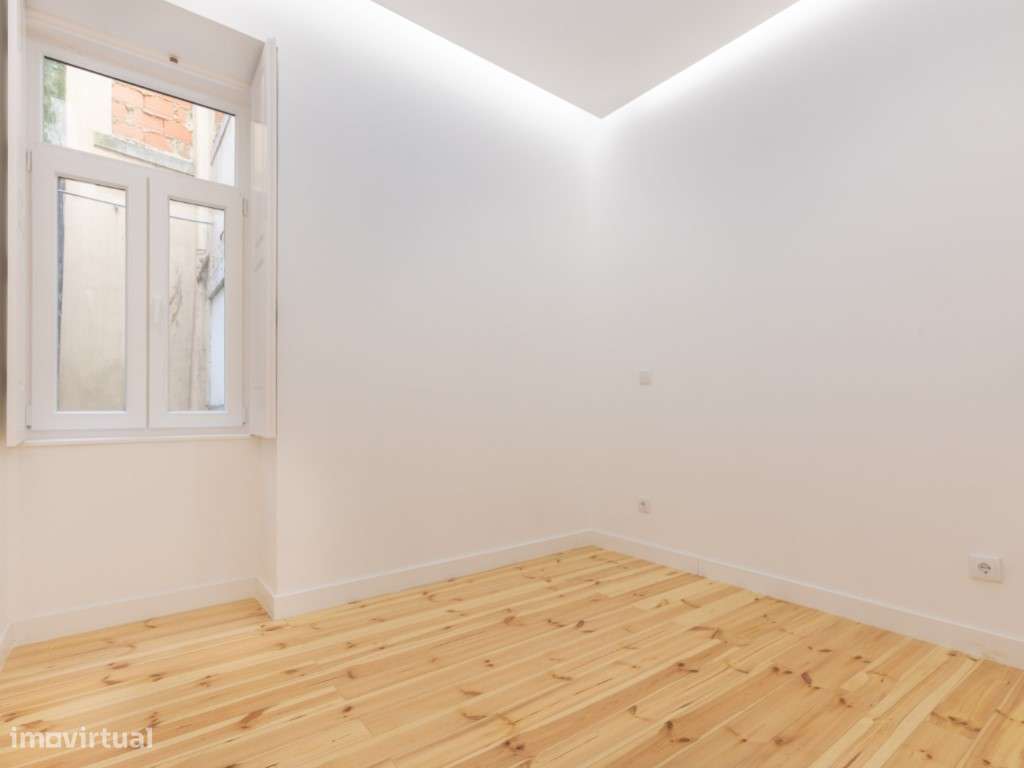 Edifício Boutique Totalmente Renovado no Centro de Lisboa-12