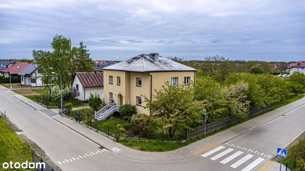 Duży dom w centrum Dobroszyc.