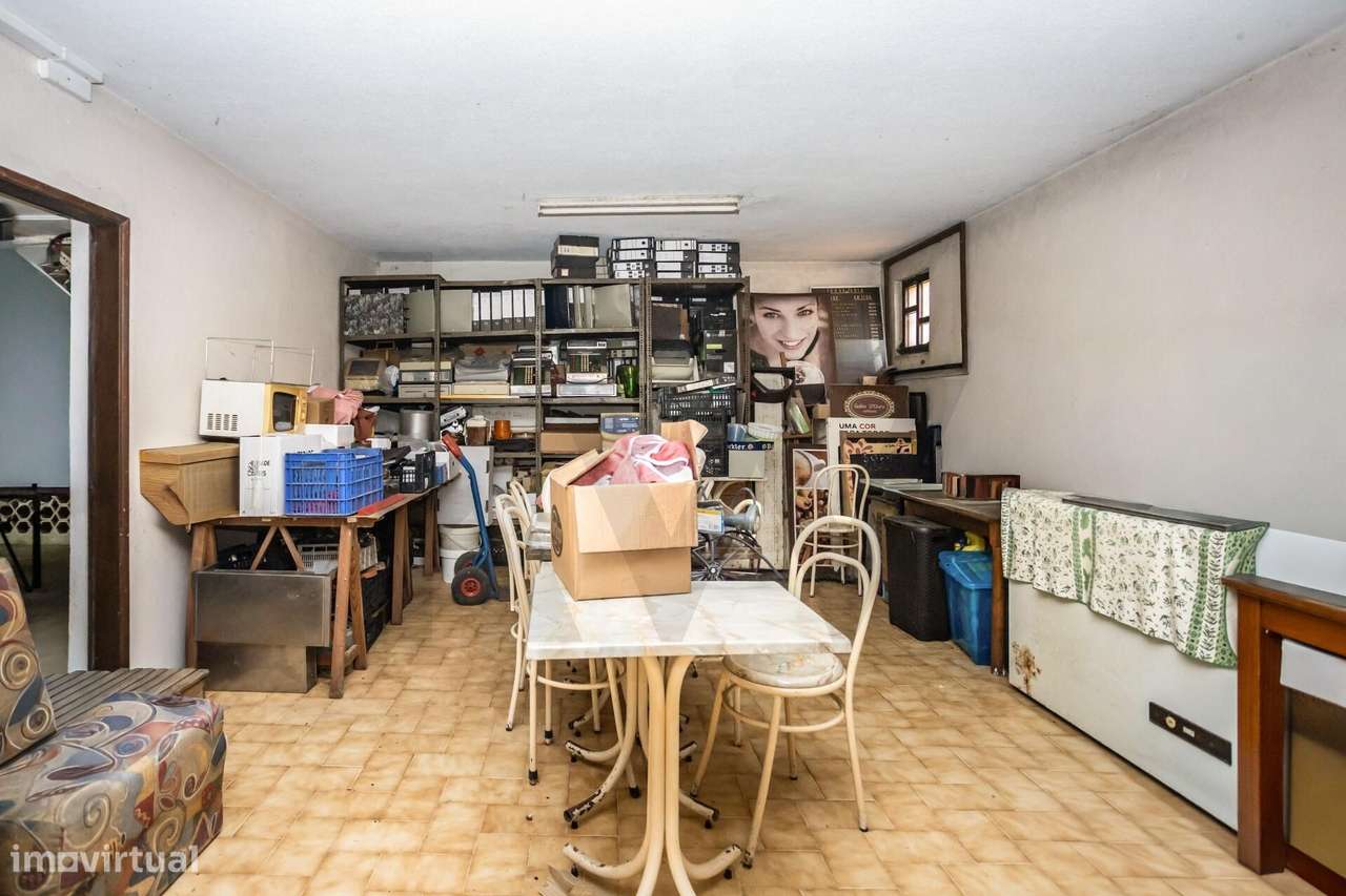 Fantástica Moradia T4 (10 Divisões) com Terreno de 869 m2 – Imenso Pot-32