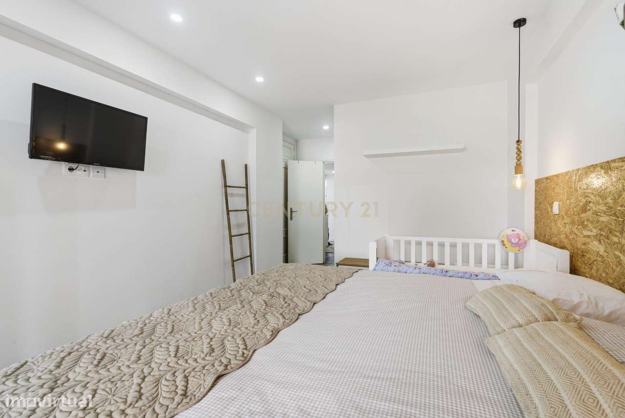 Apartamento T2 Totalmente Renovado com Estacionamento-11