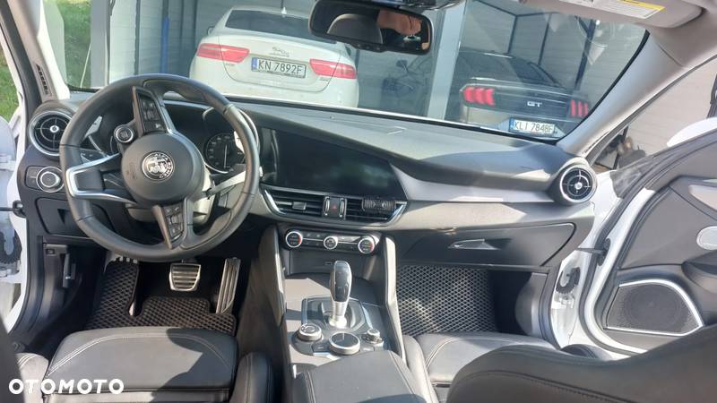 Alfa Romeo Giulia 2.0 Turbo TI Q4 - 8