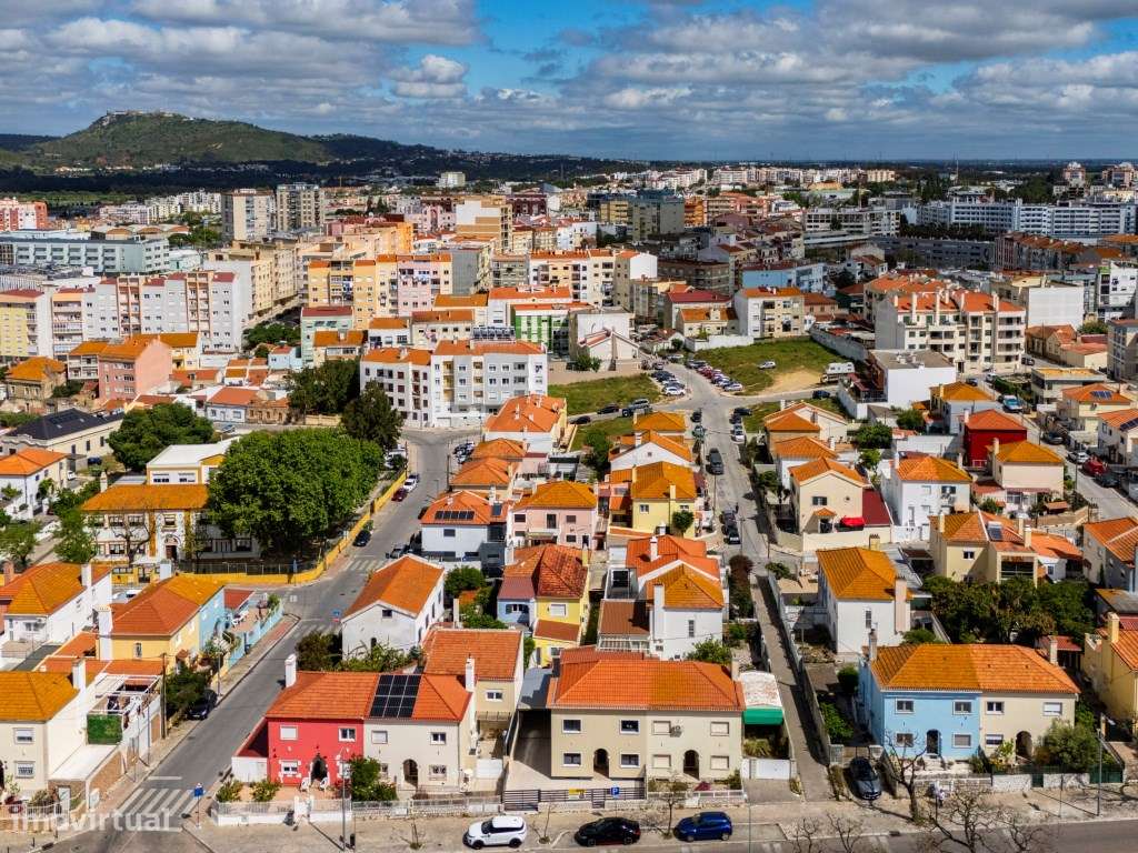 NOVO - Moradia de T4+2 no Bairro da Conceição-38