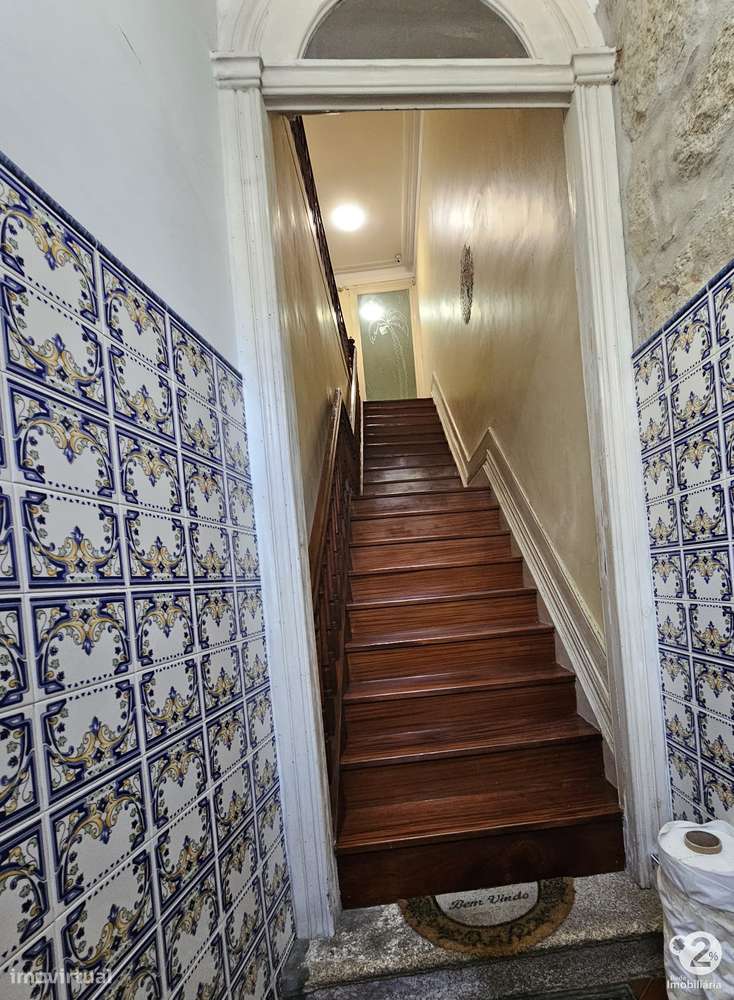 Prédio em propriedade total na Rua Costa Cabral - Porto-1