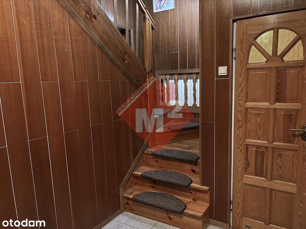 Dom wolnostojący w cichej dzielnicy domów jednorodzinnych .-12