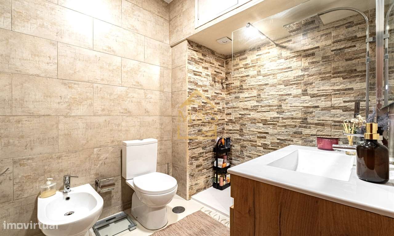 Apartamento T4 com terraço de 100Mts - Metro - Porto-16