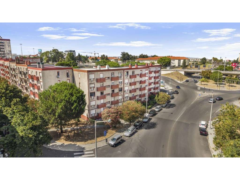 Apartamento T2 Remodelado nos Olivais-17