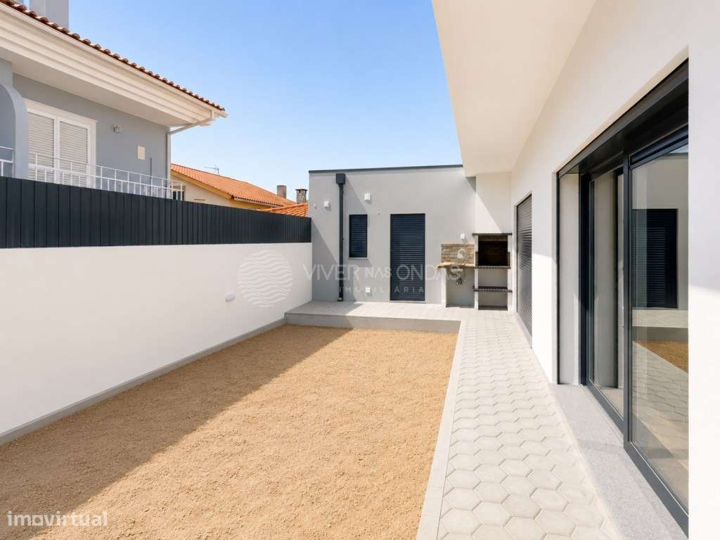 Oferta da Escritura | Moradia T3+1 Térrea com 307 m² em Fernão Ferro-25