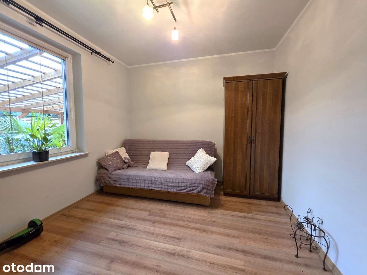 Dom 5/6 pokoi_taras_kominek_fotowoltaika_oddzielny garaż-6