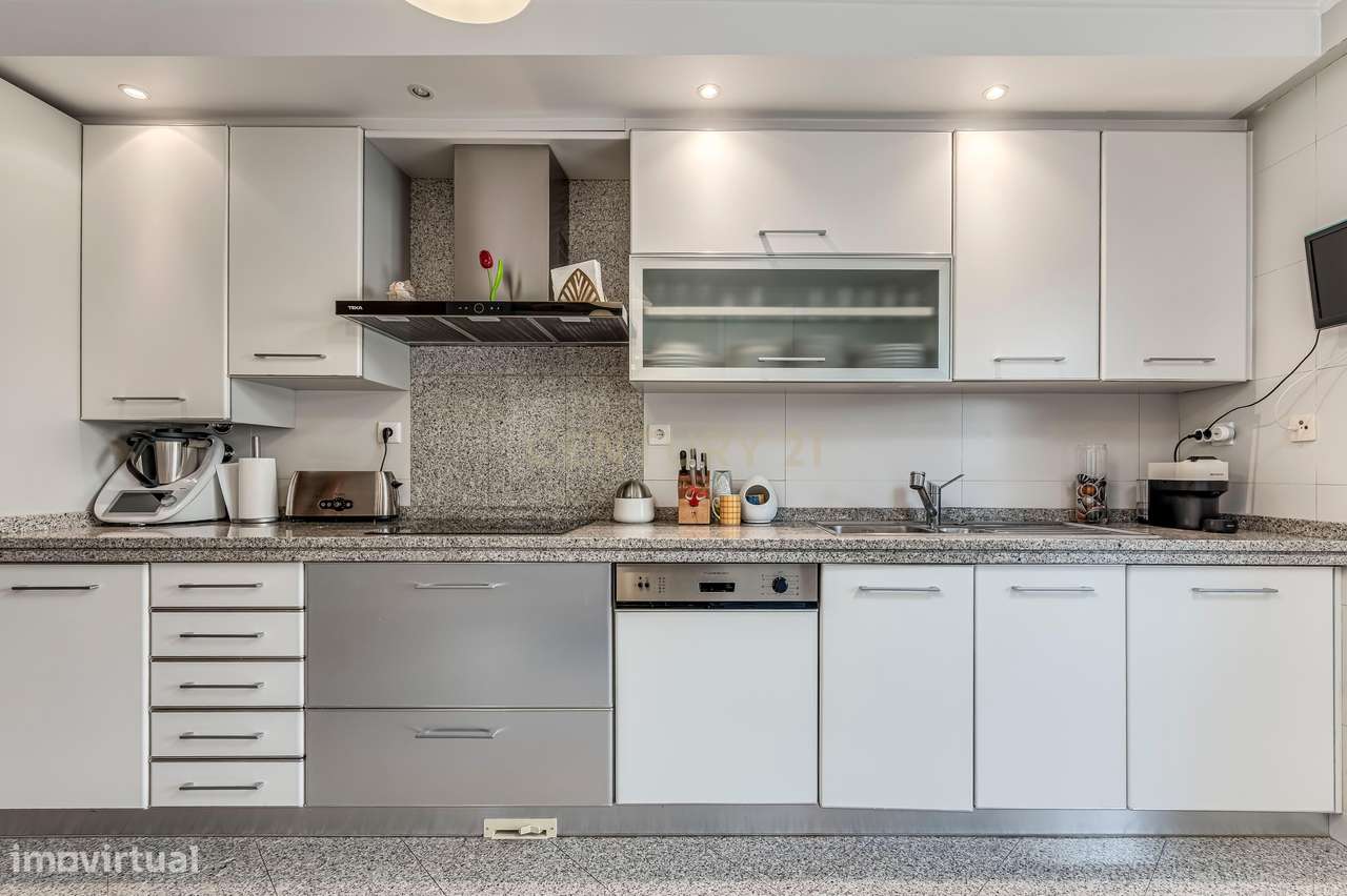 Apartamento T4 em Alfragide com Vista e Excelentes Acabamentos - Grande imagem: 4/34