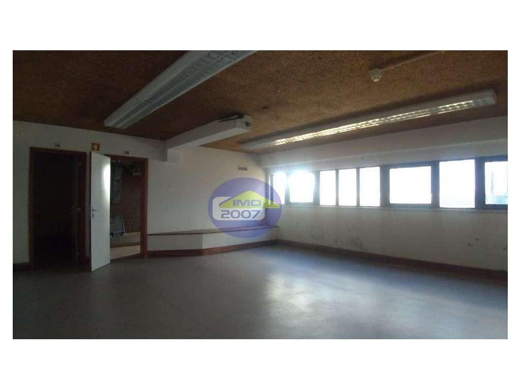 Edifício de serviços no centro de Vila Real - Grande imagem: 5/6