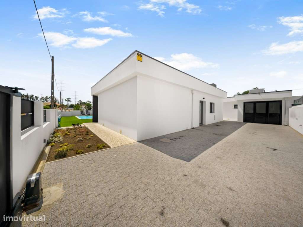 Moradia T3 Isolada com Piscina-37