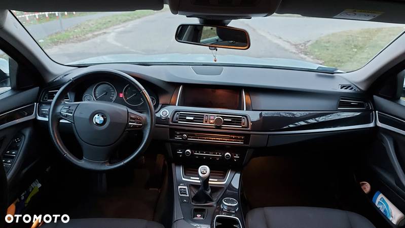 BMW Seria 5 520d Touring - 6