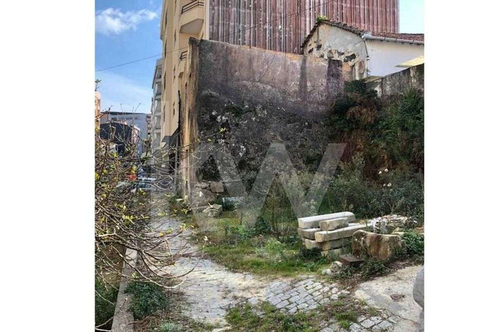 OPORTUNIDADE  ÚNICA: MORADIA EM RUÍNA NO CENTRO DE GAIA - Grande imagem: 4/13