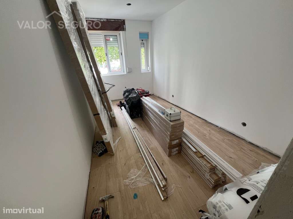 Apartamento T3 remodelado e com terraço-5