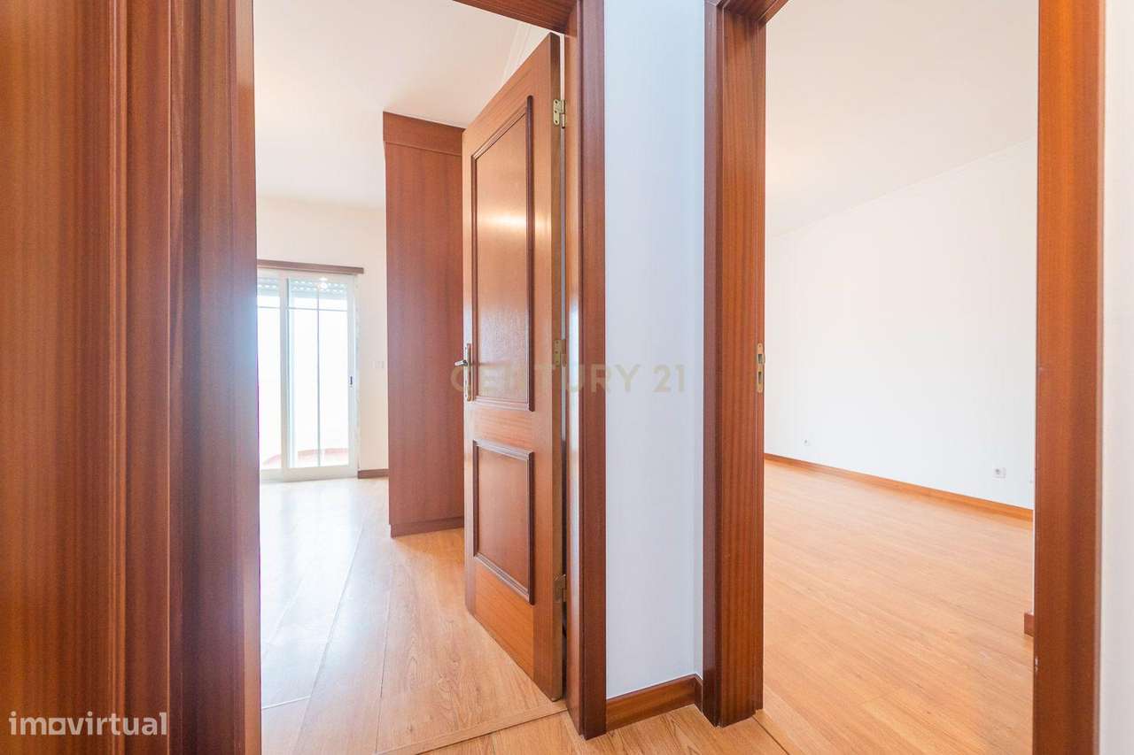 Excelente apartamento T2 com parqueamento em Rio de Mouro-30