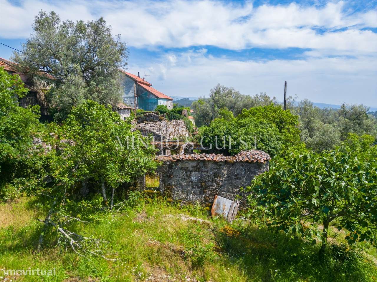 Terreno (700m2) c/ Ruína em Serzedelo – Póvoa de Lanhoso-10