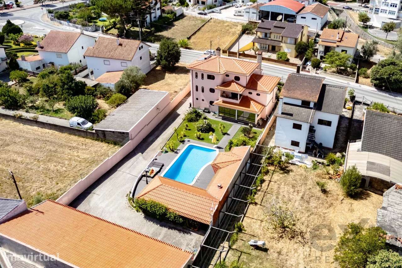 Moradia T6 de Luxo com Piscina no Centro de Pombal - Grande imagem: 2/43