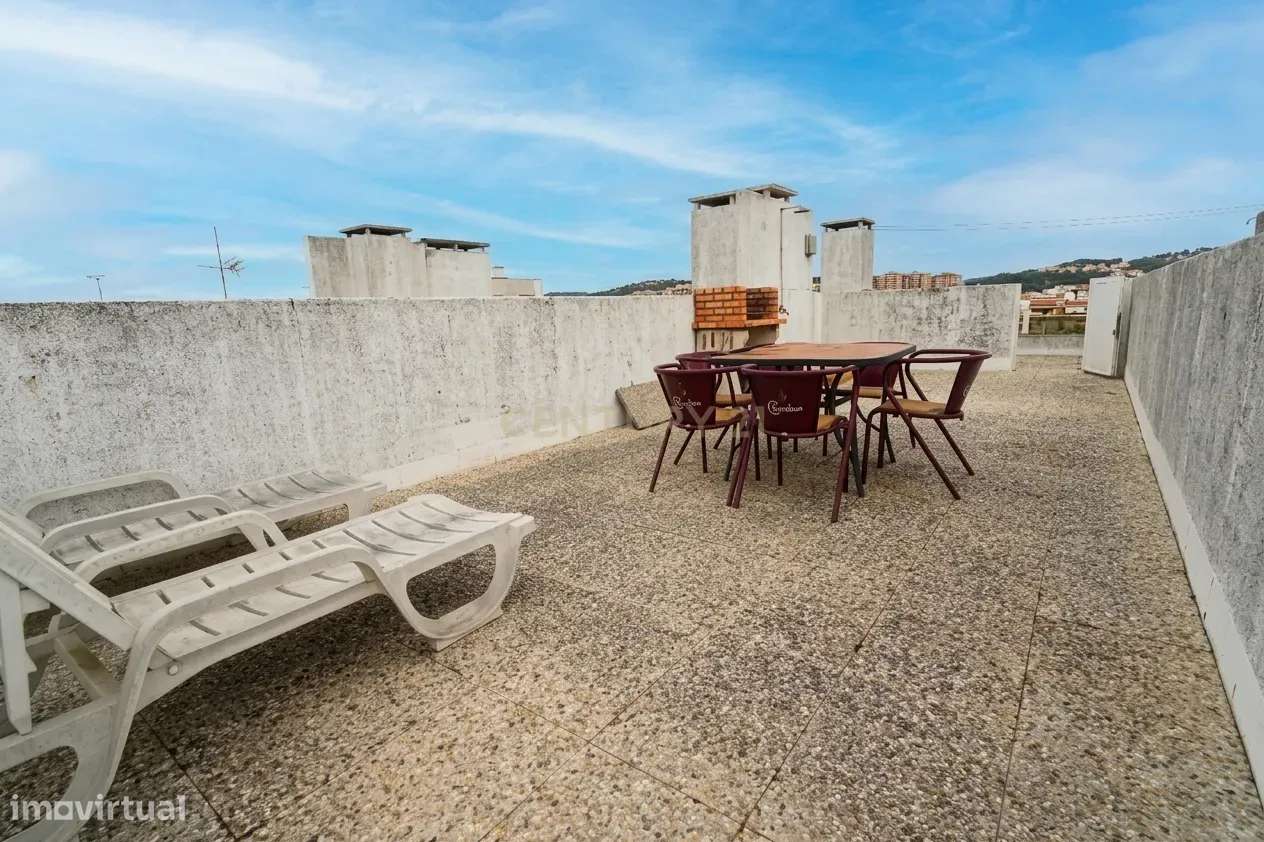 Maravilhoso Apartamento T2+1 com Terraço Privativo e Lugar de Garagem-16