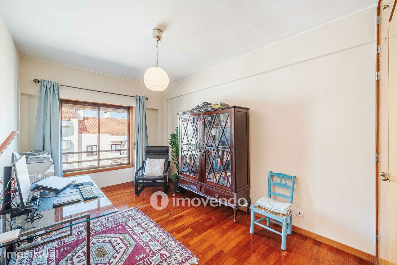 Apartamento T3, com garagem e arrecadação, na Ramada-23