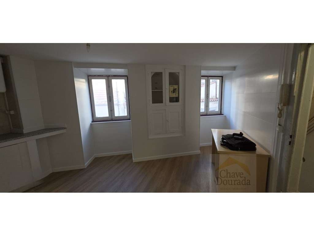 Prédio na Baixa de Coimbra com 3 T1´s-14