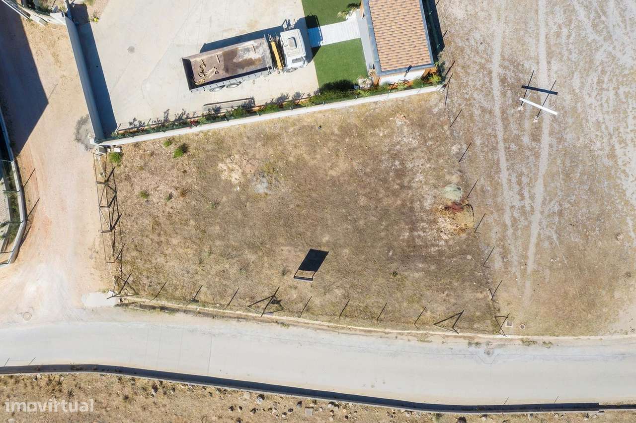 LOTE DE TERRENO PARA PROJETO COMERCIAL PERTO DE LAGOS - Grande imagem: 2/8