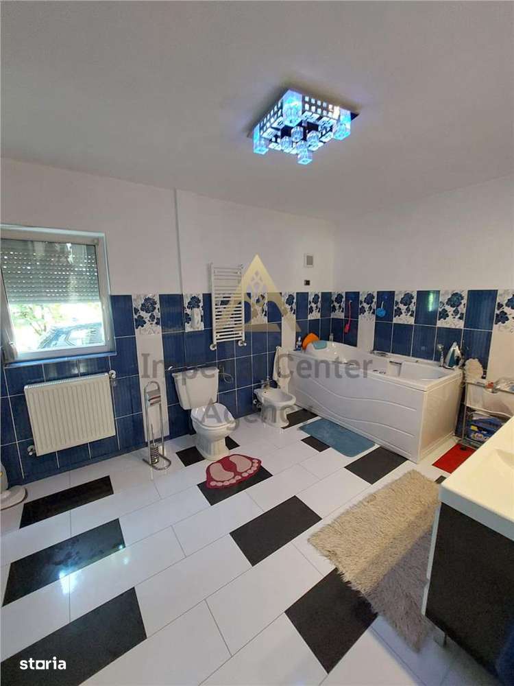Vila de vanzare P+1 si  4200 mp teren in Com Livezi-18