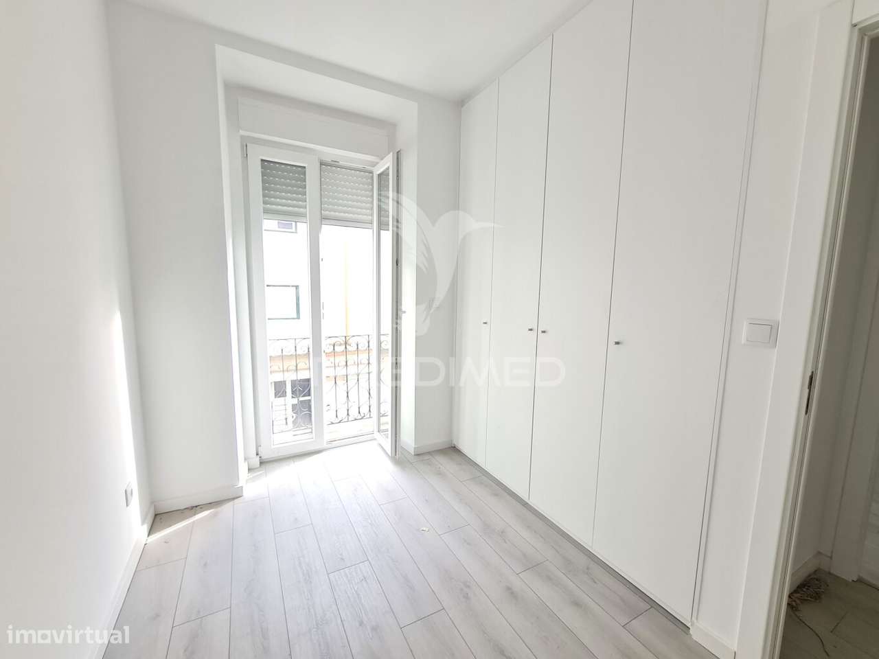 Apartamento T3 com mezzanine e 3 WCs - Metro Laranjeiras - Grande imagem: 5/16