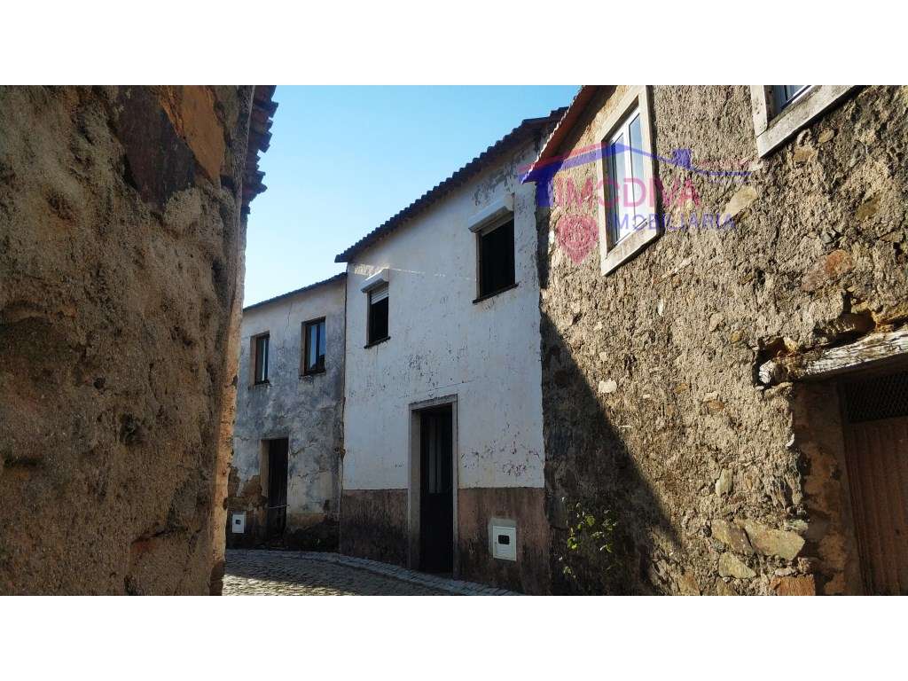 Moradia T2 para reabilitar - Figueiró dos Vinhos - Grande imagem: 4/17