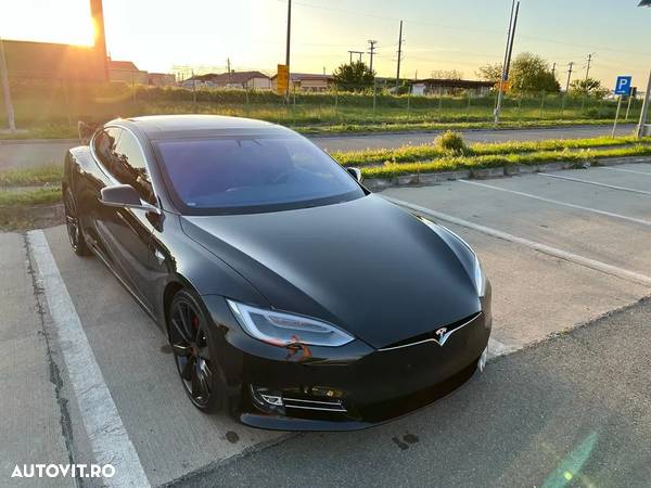 Tesla Model S - 3