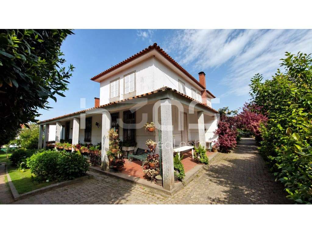 Moradia com Jardim de 2.700 m² em Braga - Charme, Privacidade e Pot...-3
