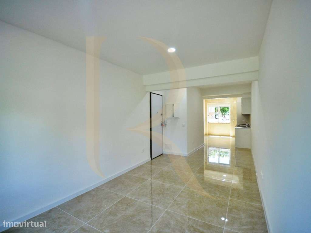 Apartamento T2 Totalmente remodelado em Almada-6