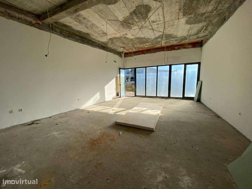 Investimento- Loja em Valongo possibilidade de Converter em T2 - Grande imagem: 2/22