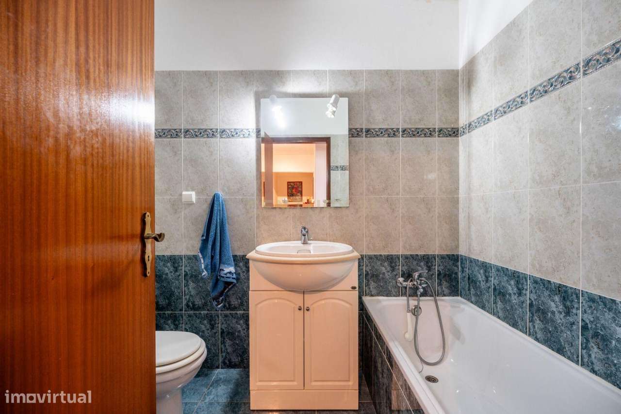 Silves | T3 com Varanda Panorâmica e Áreas Surpreendentes-8