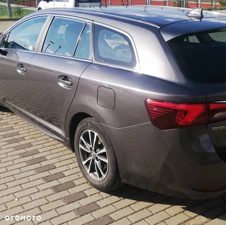 Toyota Avensis 1.6 D-4D Premium - 4