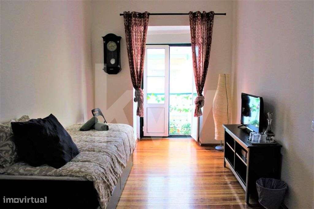 PRÉDIO TOTALMENTE REMODELADO E EQUIPADO COM 5 FRACÇÕES - ÓPTIMA OPORTU - Grande imagem: 2/45