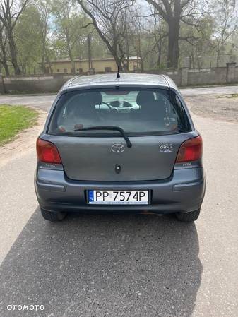 Toyota Yaris 1.0 Base - 4