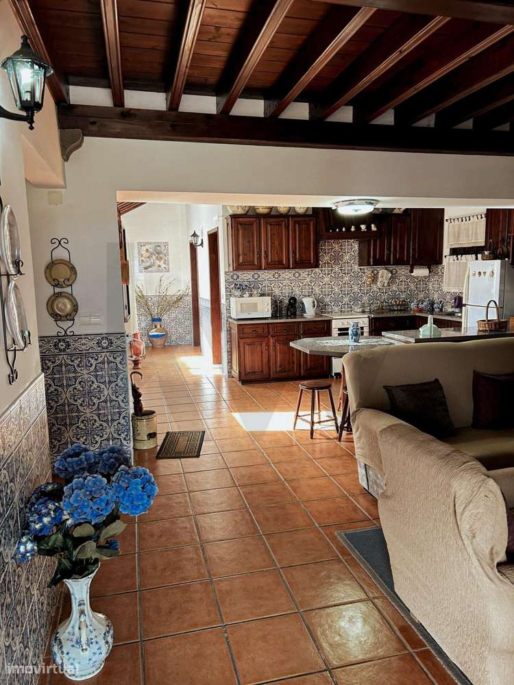 Moradia T3 + 2 Apartamentos T1+1-12