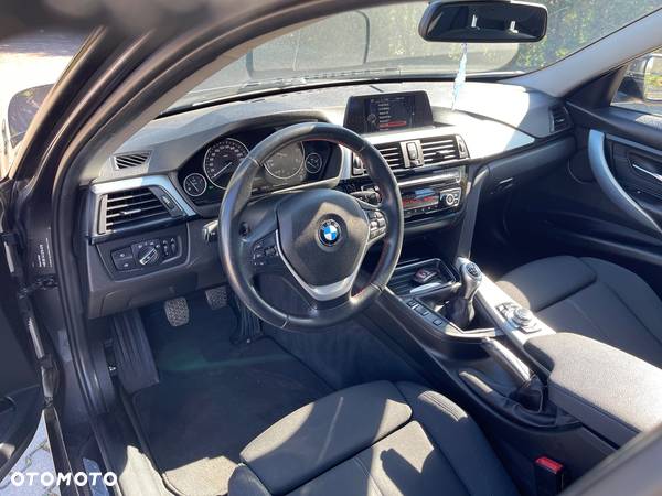 BMW Seria 3 318d Touring Sport Line - 16