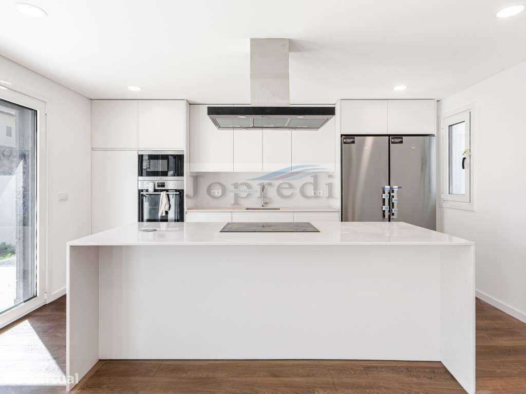 Moradia Geminada T4 nova-7