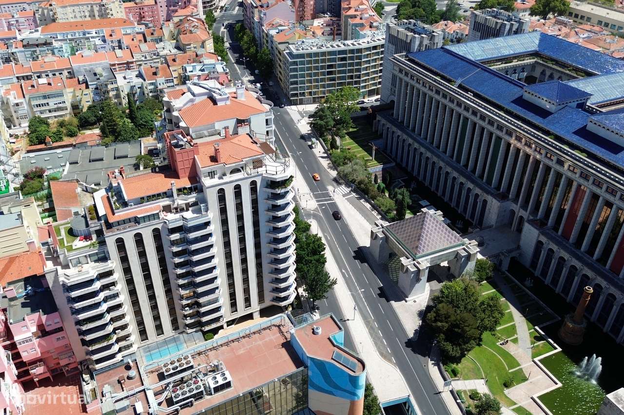 T3 Av. João XXI | 200m2 | 2 Elevadores | 2 Parqueamentos | Arrecadação-41