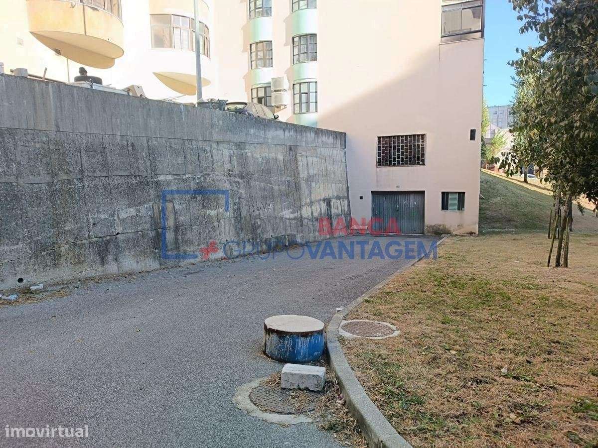 LUGAR DE PARQUEAMENTO NA TAPADA DAS MERCÊS - Grande imagem: 2/18