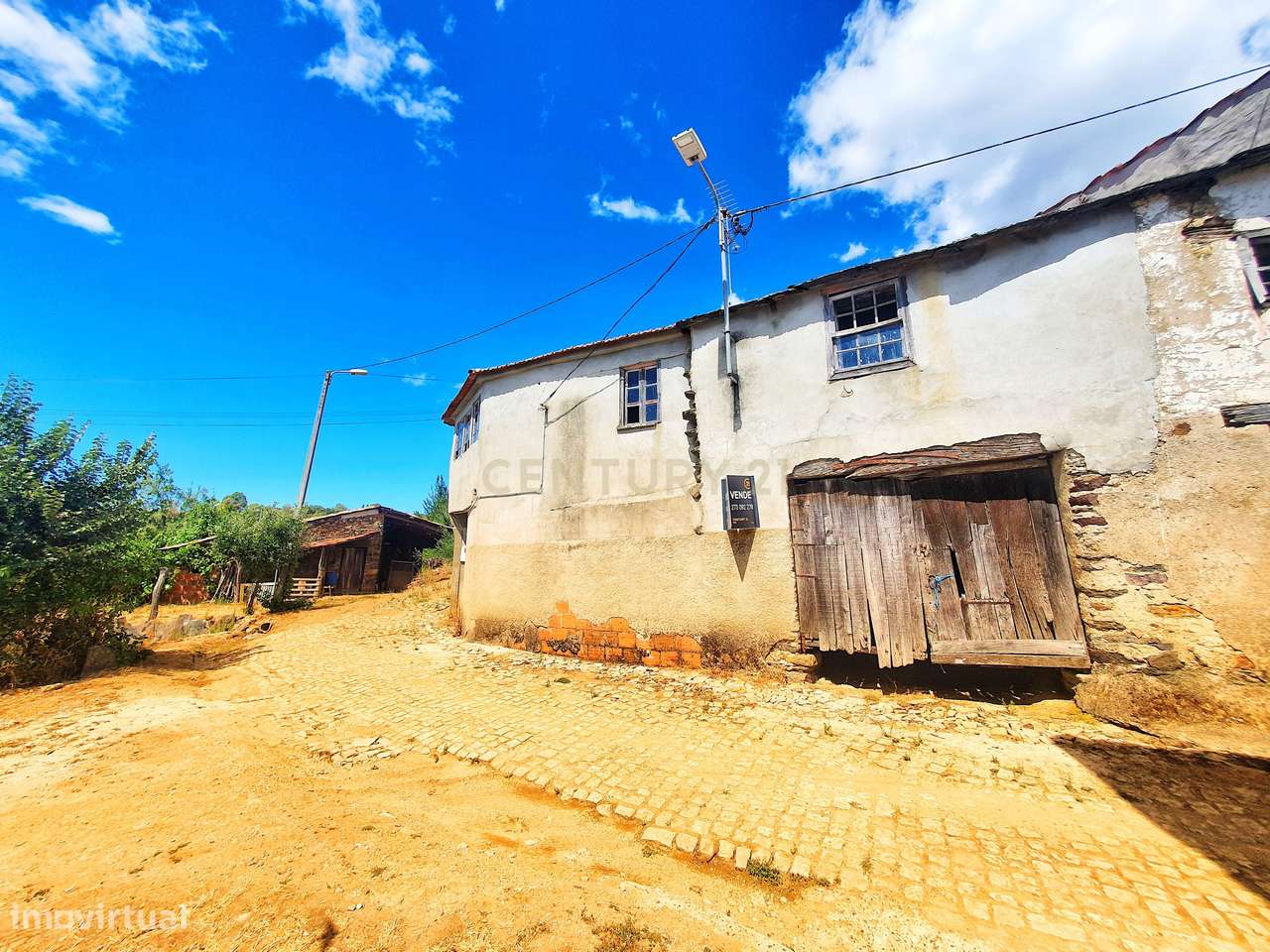 Moradia para reconstruir em Vilarinho Cova de Lua - Grande imagem: 3/9