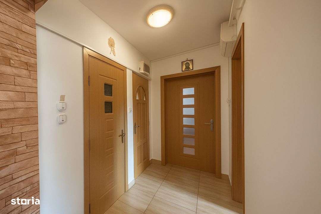 Apartament 3 camere decomandate zona Tractorul - Imagine principală: 4/5