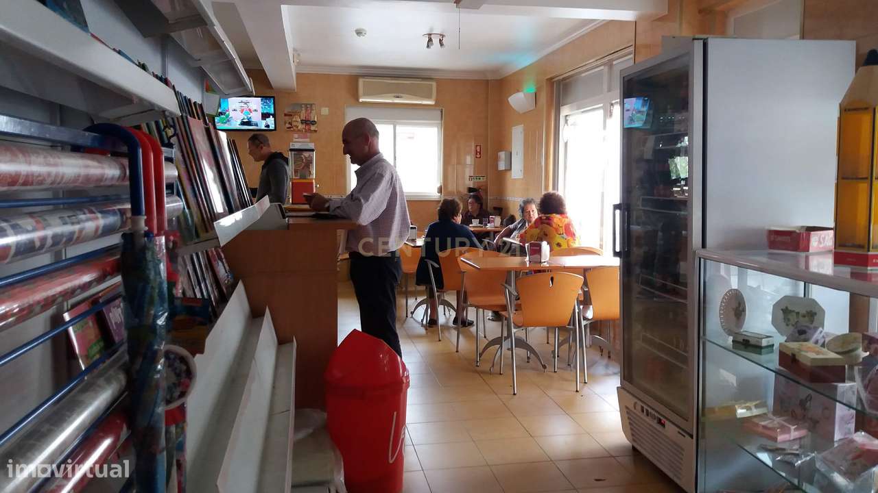 Loja  na rua cidade de Almada em Vale Fetal - Próximo da GNR - Grande imagem: 5/7