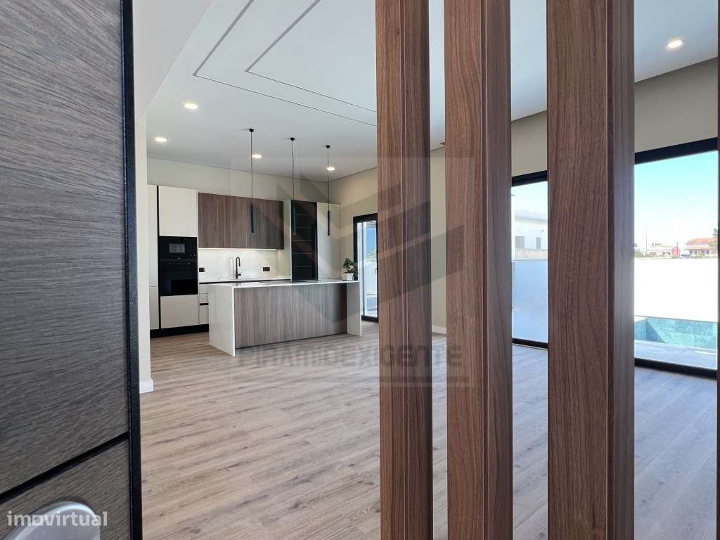 CHARMOSA! Moradia Construção NOVA Isolada, Azeitão! Central!-3