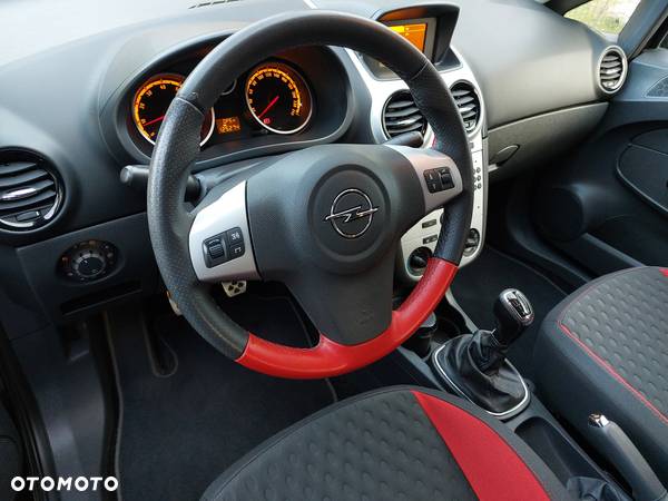 Opel Corsa 1.6 Turbo GSi - 11